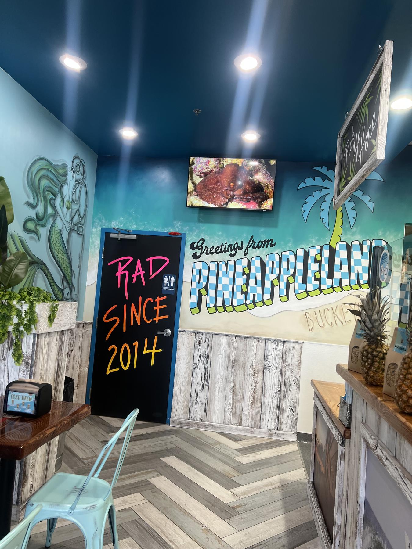 The Greetings from Pineappleland mural